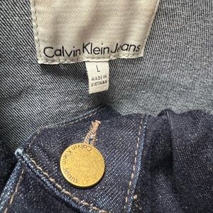 Ladies Calvin Klein Jeans denim jacket. Size Large. very good used condition.